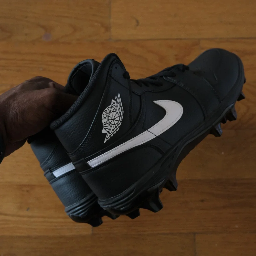 Jordan 1 Mid Football Cleats Men Black White High Top Athletic Size 9 FJ6805-001